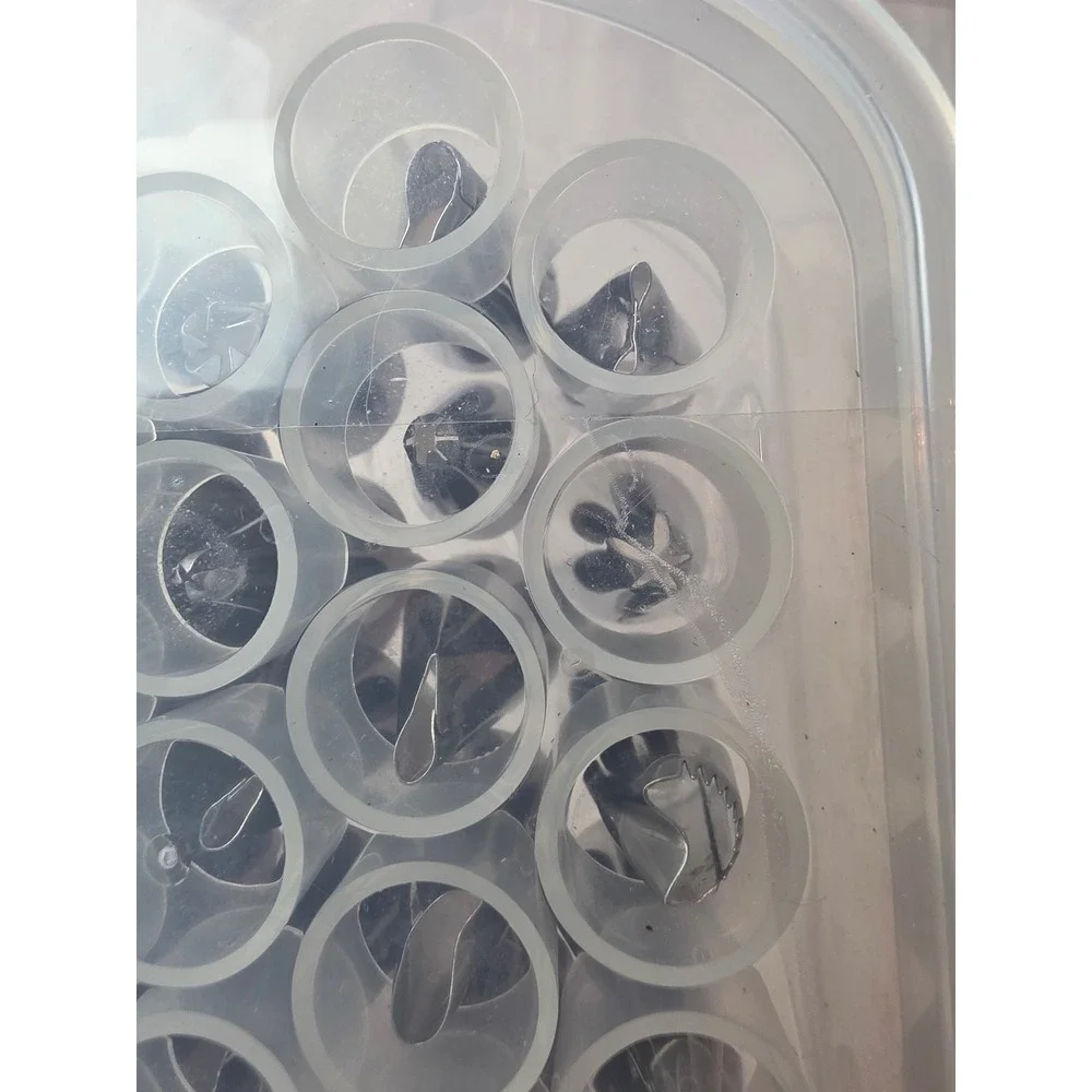 Cake Decorating Set 26 Piping Tips Storage Case and 6 Inch Metal Cooling Rack A2